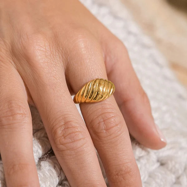 Brenda Grands Big Twisted Ring
